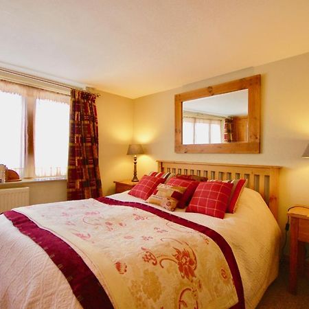 East Kennett The Old Forge Bed & Breakfast エクステリア 写真