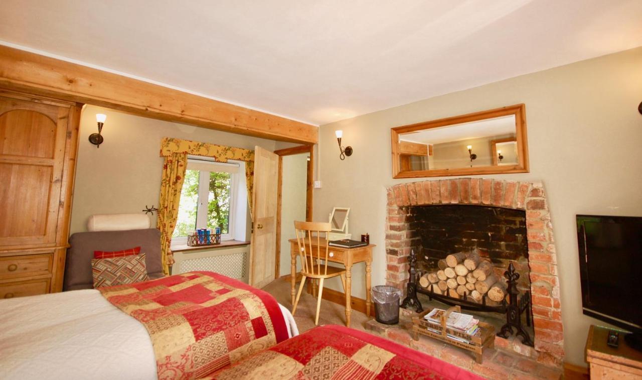 East Kennett The Old Forge Bed & Breakfast エクステリア 写真