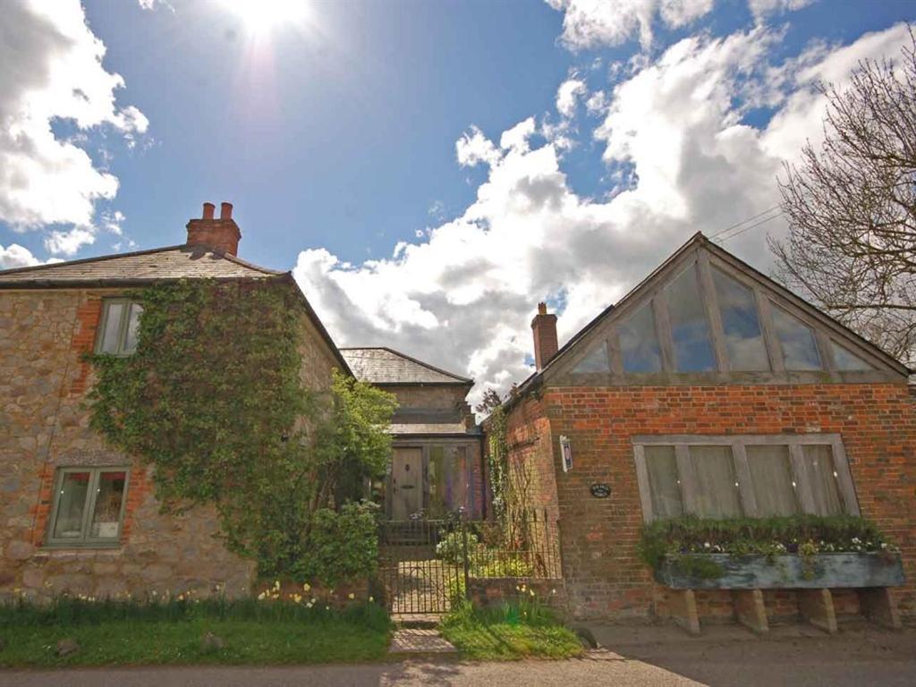 East Kennett The Old Forge Bed & Breakfast エクステリア 写真