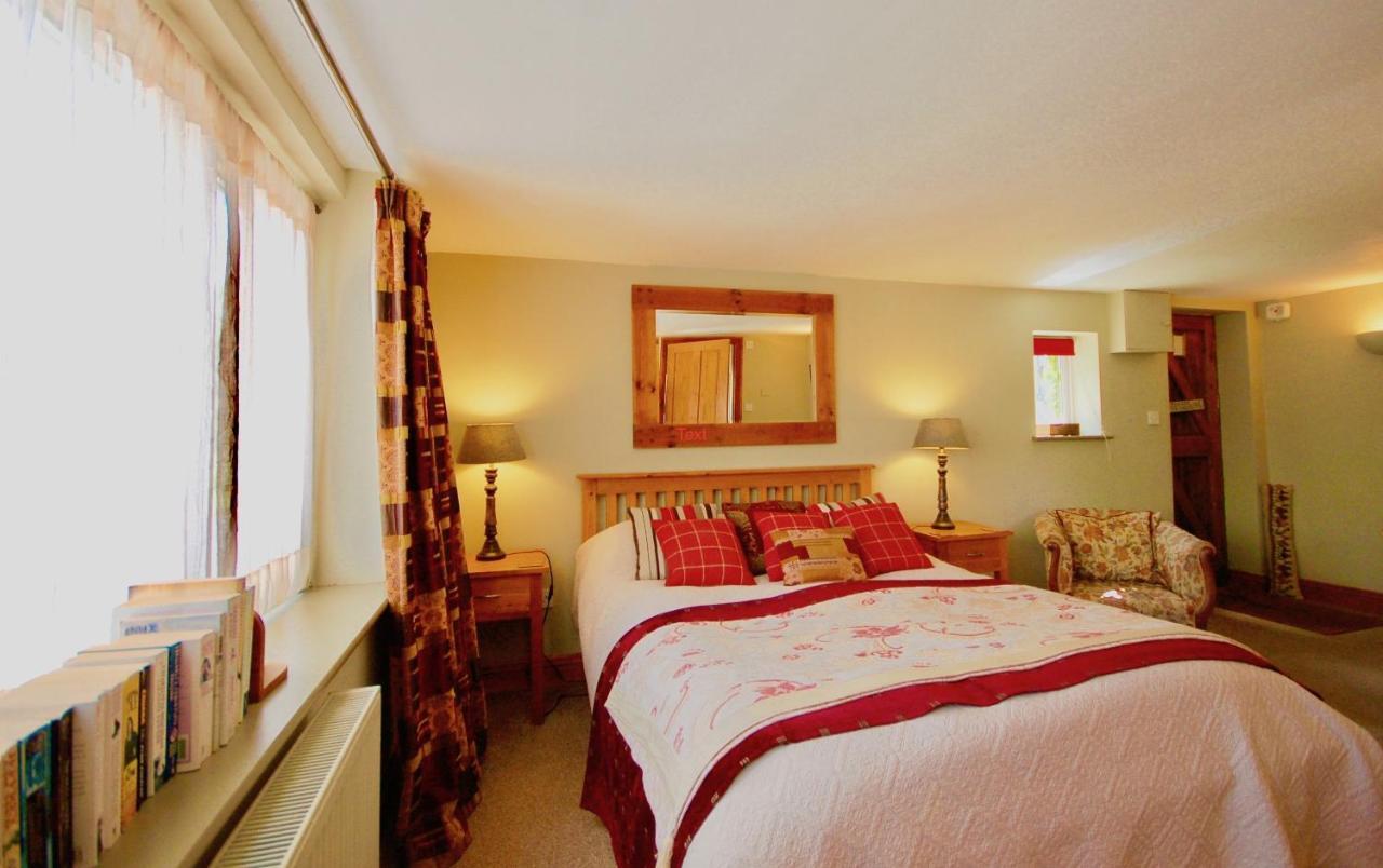 East Kennett The Old Forge Bed & Breakfast エクステリア 写真