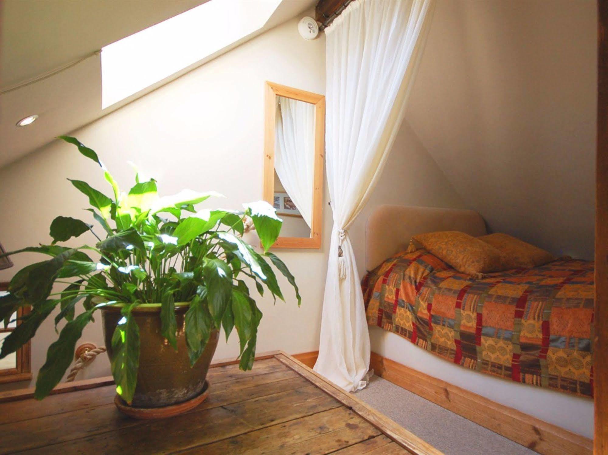 East Kennett The Old Forge Bed & Breakfast エクステリア 写真