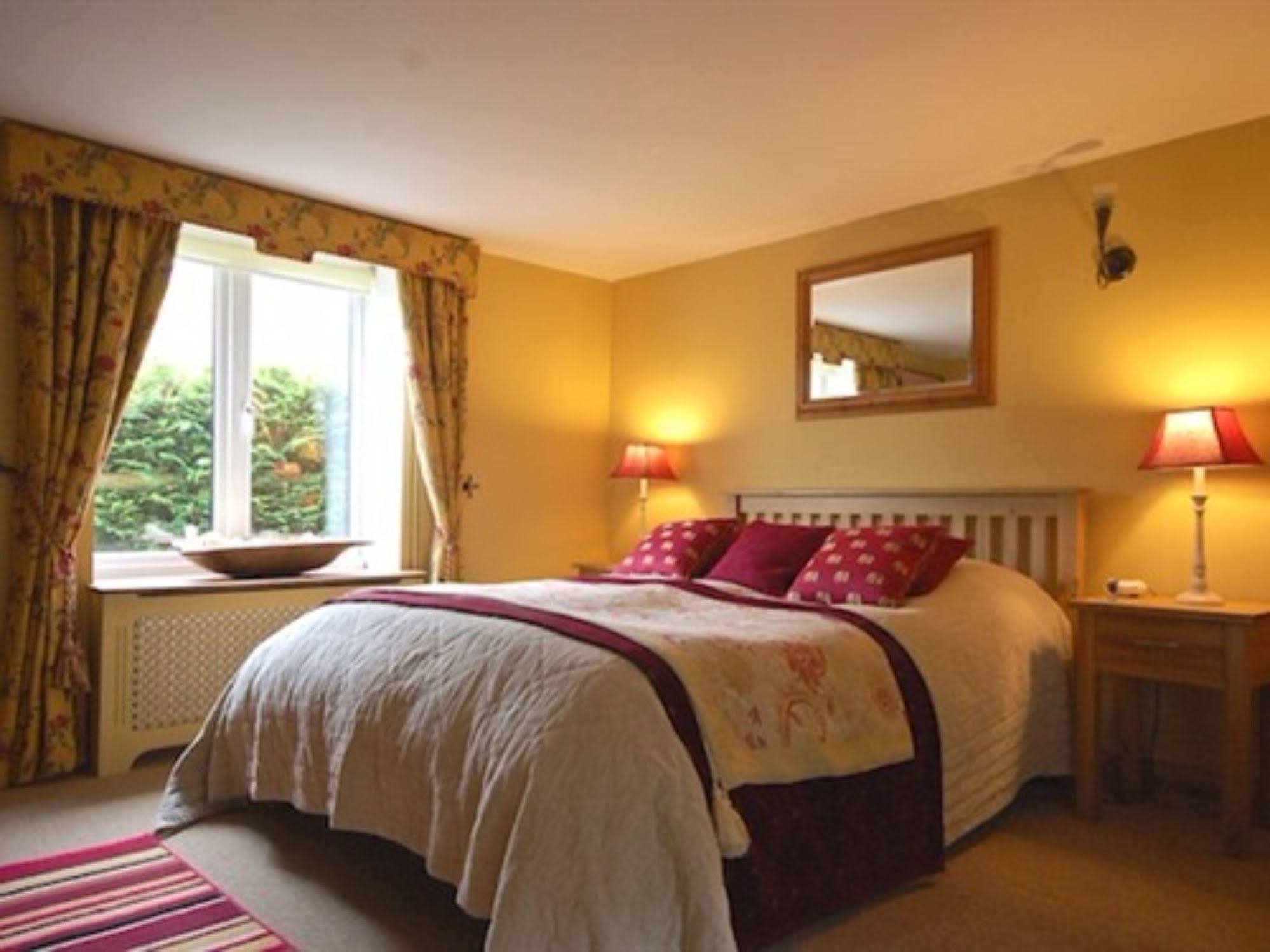 East Kennett The Old Forge Bed & Breakfast エクステリア 写真