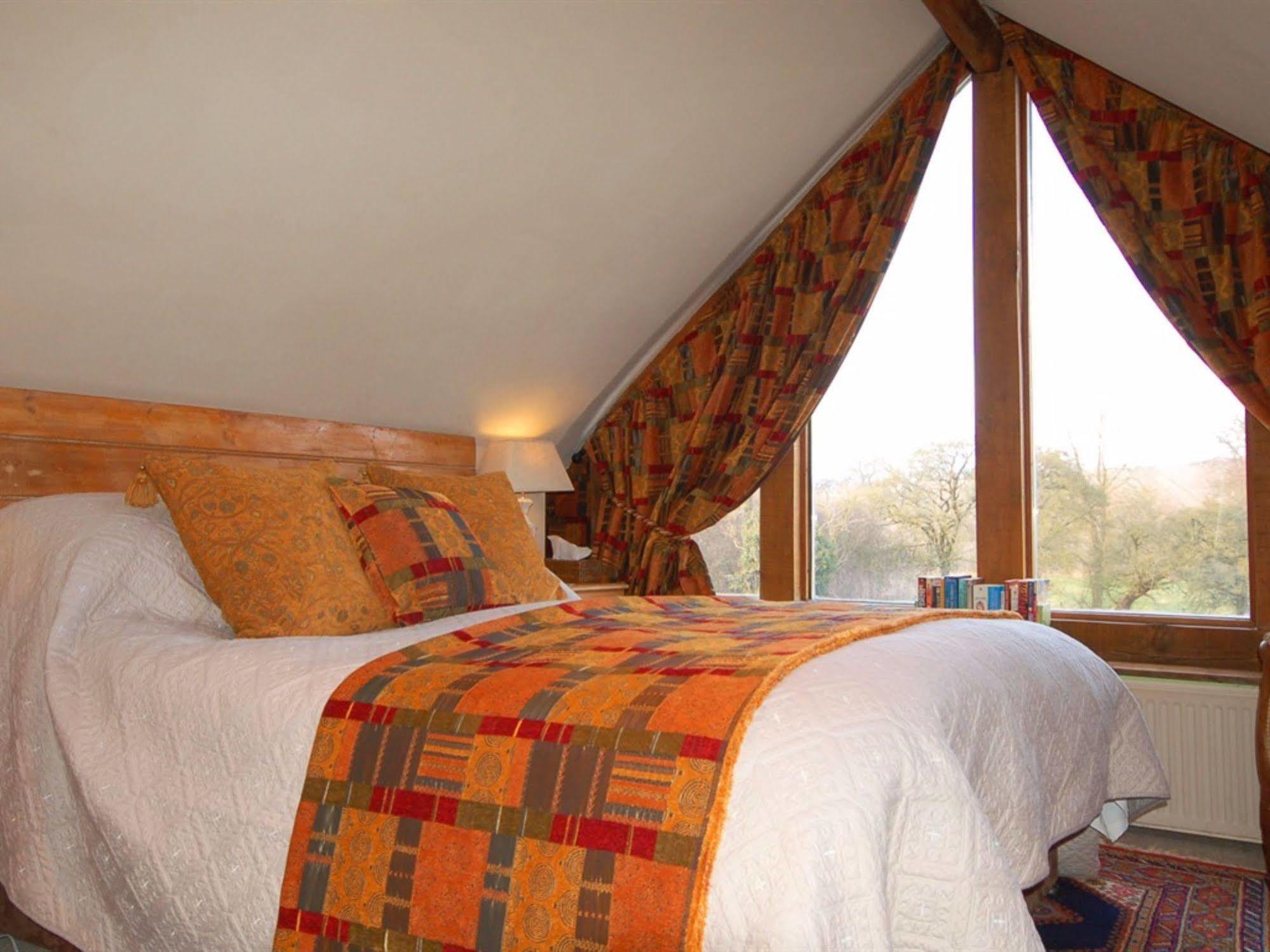 East Kennett The Old Forge Bed & Breakfast エクステリア 写真