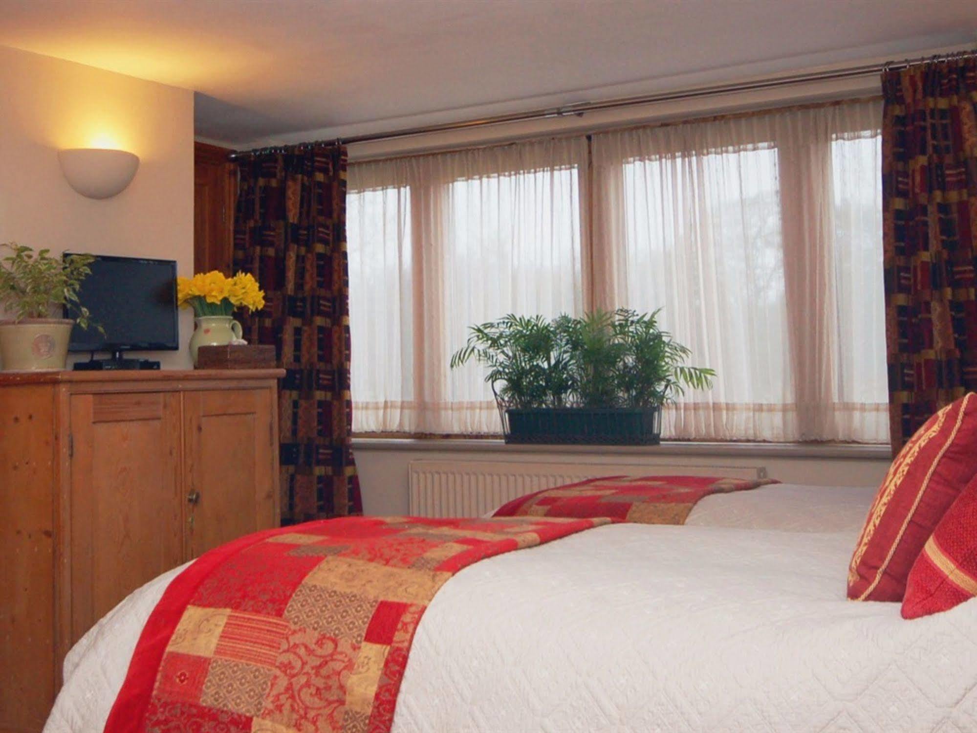East Kennett The Old Forge Bed & Breakfast エクステリア 写真